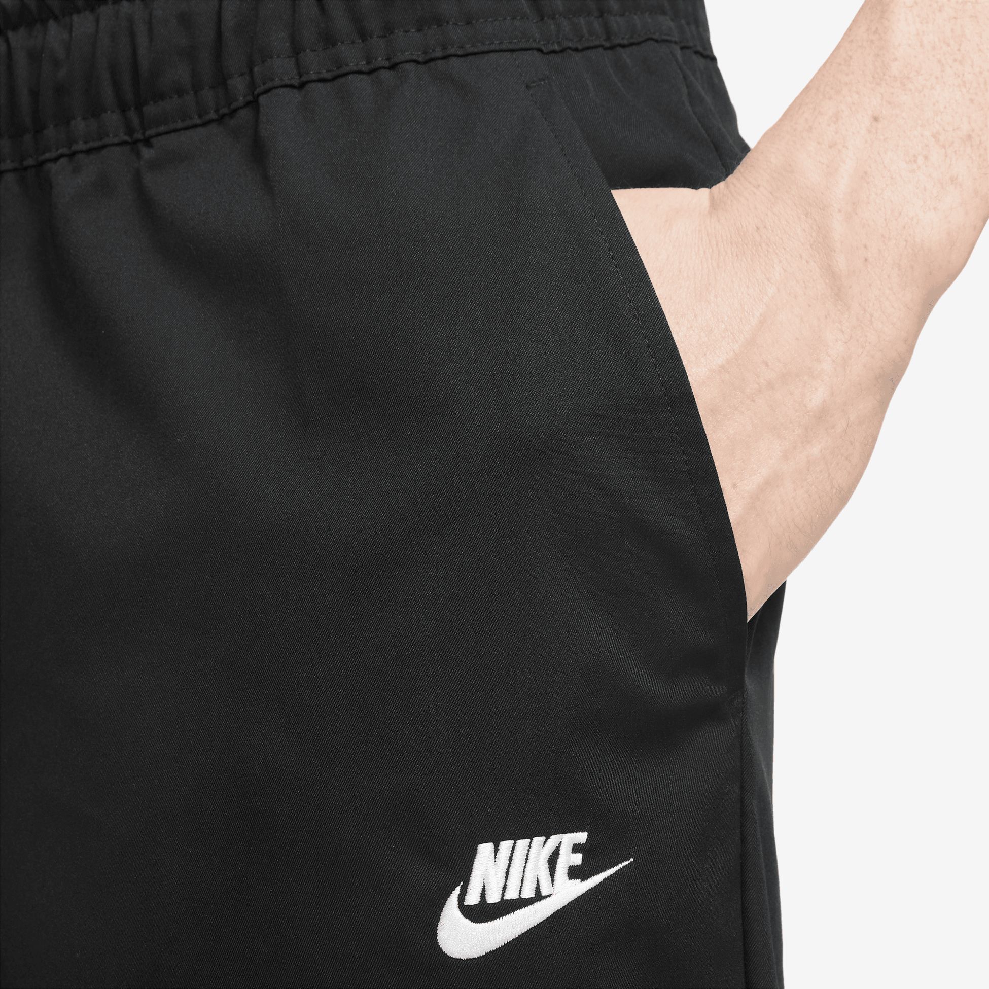 NIKE M CLUB WVN TAPER LEG PANT på stadium.se